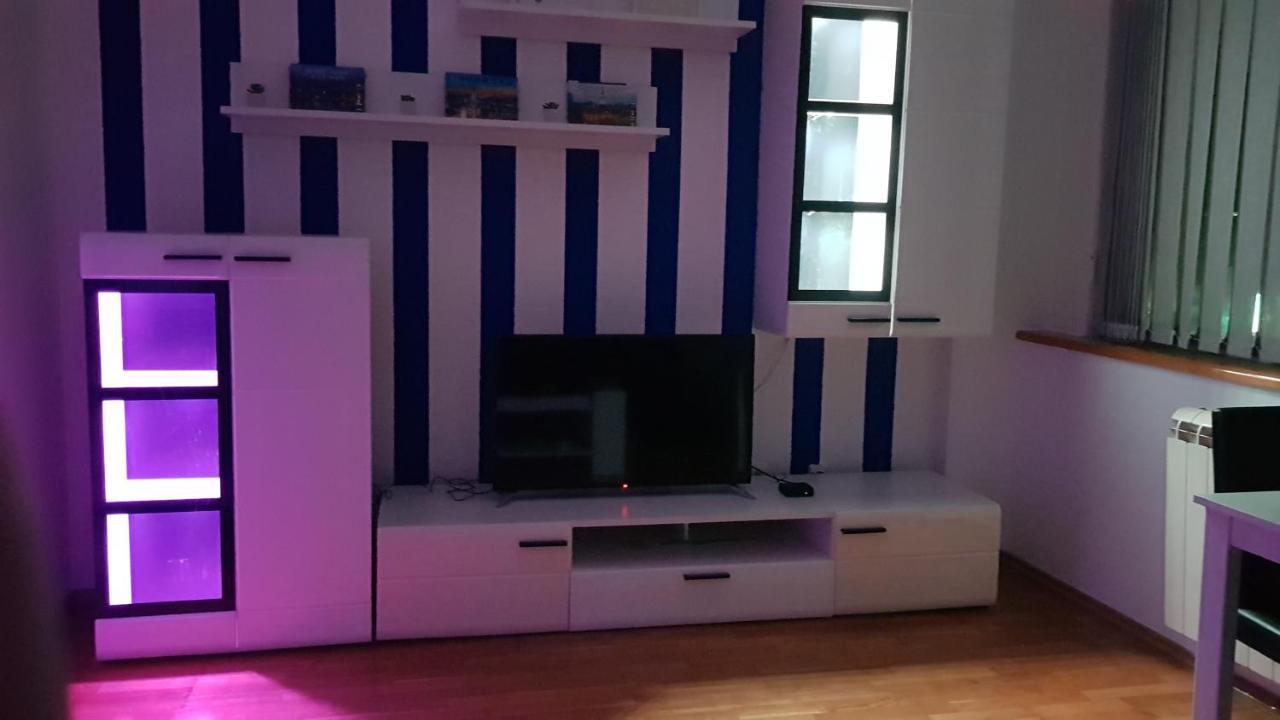Central Apartment With 24-7 Building Security Nowy Sad Zewnętrze zdjęcie